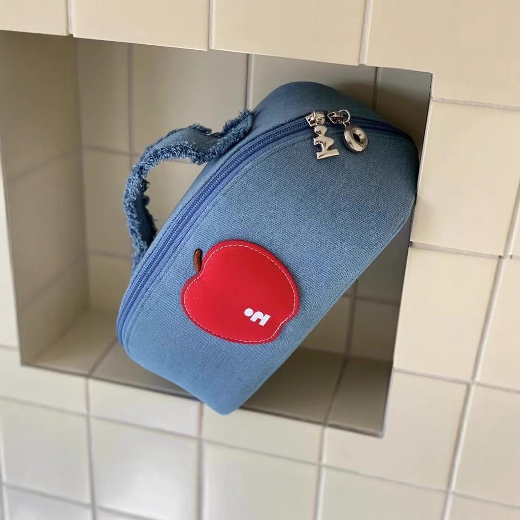 [สต๊อกพร้อม]100% Tagi.สินค้าใหม่<i>apple Puff Cute Waterproof Portable Storage Bag</i>