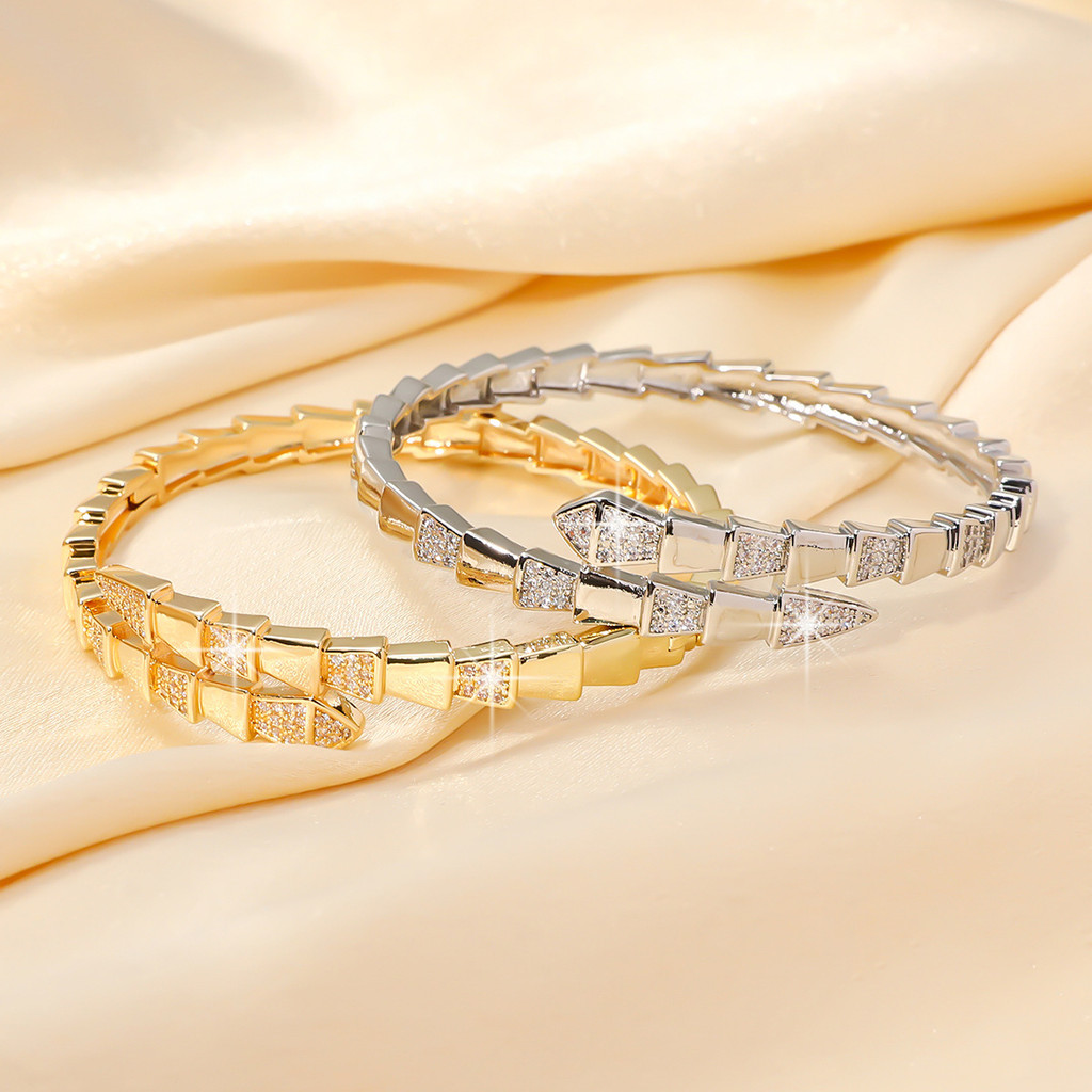 ยุโรปอเมริกันความรู้สึกระดับไฮเอนด์เต็มเพทายงูรูปสร้อยข้อมือเปิดหญิงแสงหรูหราเฉพาะการออกแบบซอกแฟชั่นสร้อยข้อมือที่ดีงาม