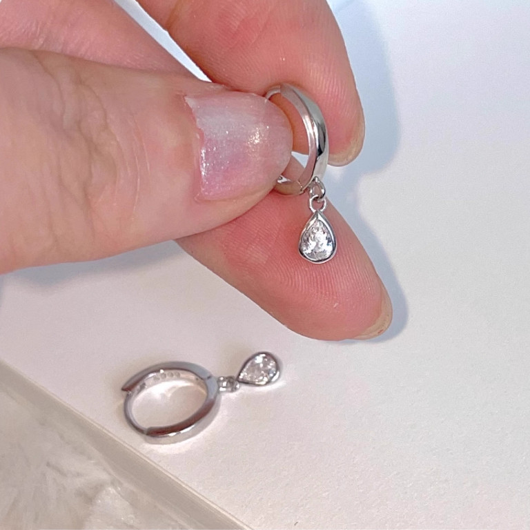 วงกลมที่เรียบง่ายหยดน้ําเพทายต่างหูระดับไฮเอนด์ต่างหูเงินพร็อพทุกการแข่งขันเพทายต่างหูต่างหูวงกลม - รูปที่ 4