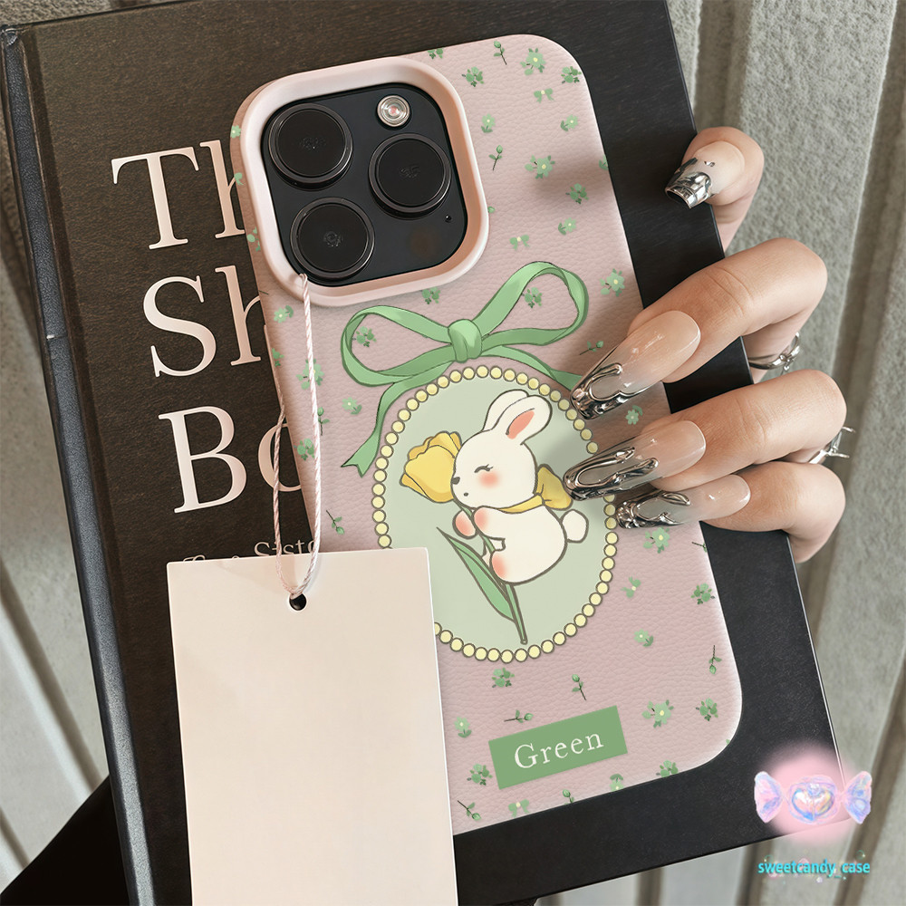 🌹จัดส่งในพื้นที่🌹เคสเหมือนเปลือกลิ้นจี่ ช่อดอกไม้สีเขียวขนาดเล็ก สําหรับIPhone16 15 14 13 12 7 8plus Pro Promax XR XS