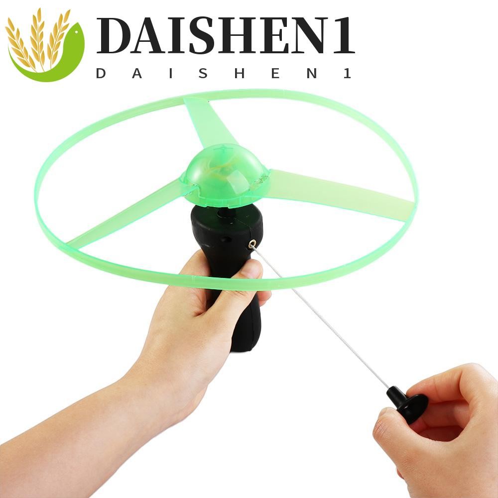 Daishen1 LED Flying UFO เกมกลางแจ้ง Illuminated ความสนใจของเล่นกลางแจ้ง Flying Gyroscopes หมุนเครื่องบินเฮลิคอปเตอร์ของเล่น LED Light ดึง String Flying UFO