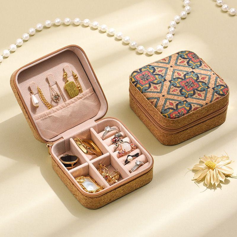 กล่องเครื่องประดับ หนัง PU ผ้ากำมะหยี่ ขนาดเล็ก สำหรับใส่ต่างหู สร้อยคอ แบบพกพา กล่องใส่เครื่องประดับ จัดส่งที่รวดเร็ว 4