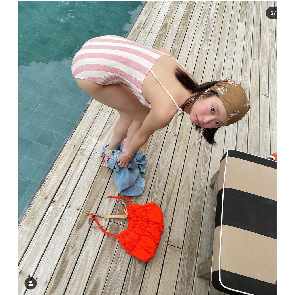 แฟชั่น Retro Stripe ชุดว่ายน้ํา One Piece ชุดว่ายน้ําสตรี