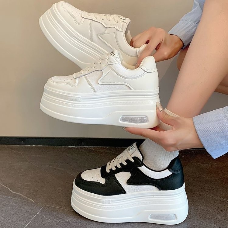 รองเท้ากีฬาผู้หญิงผูกเชือกพื้นยางหนา