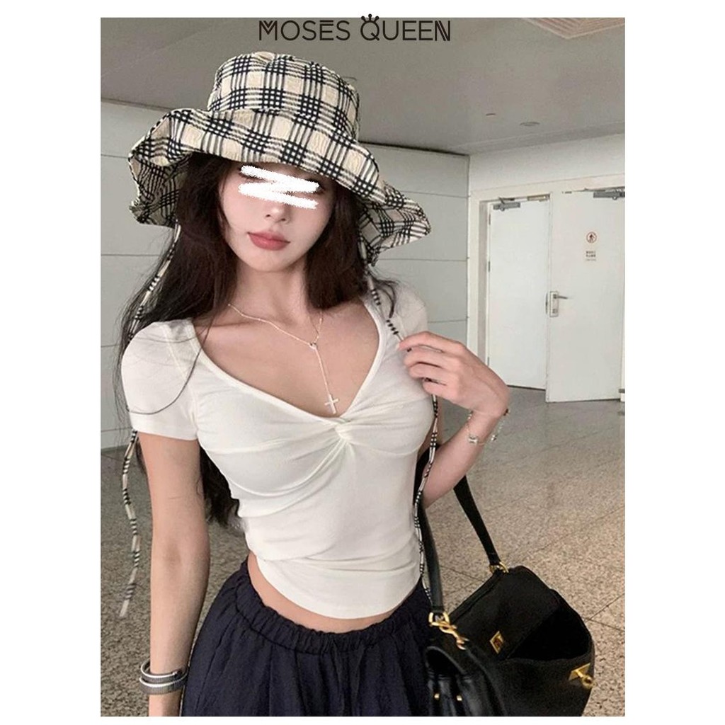 MOESSQUEEN  American Retro Design Kink เสื้อยืดแขนสั้นคอวีสุภาพสตรี 2025 ฤดูร้อน