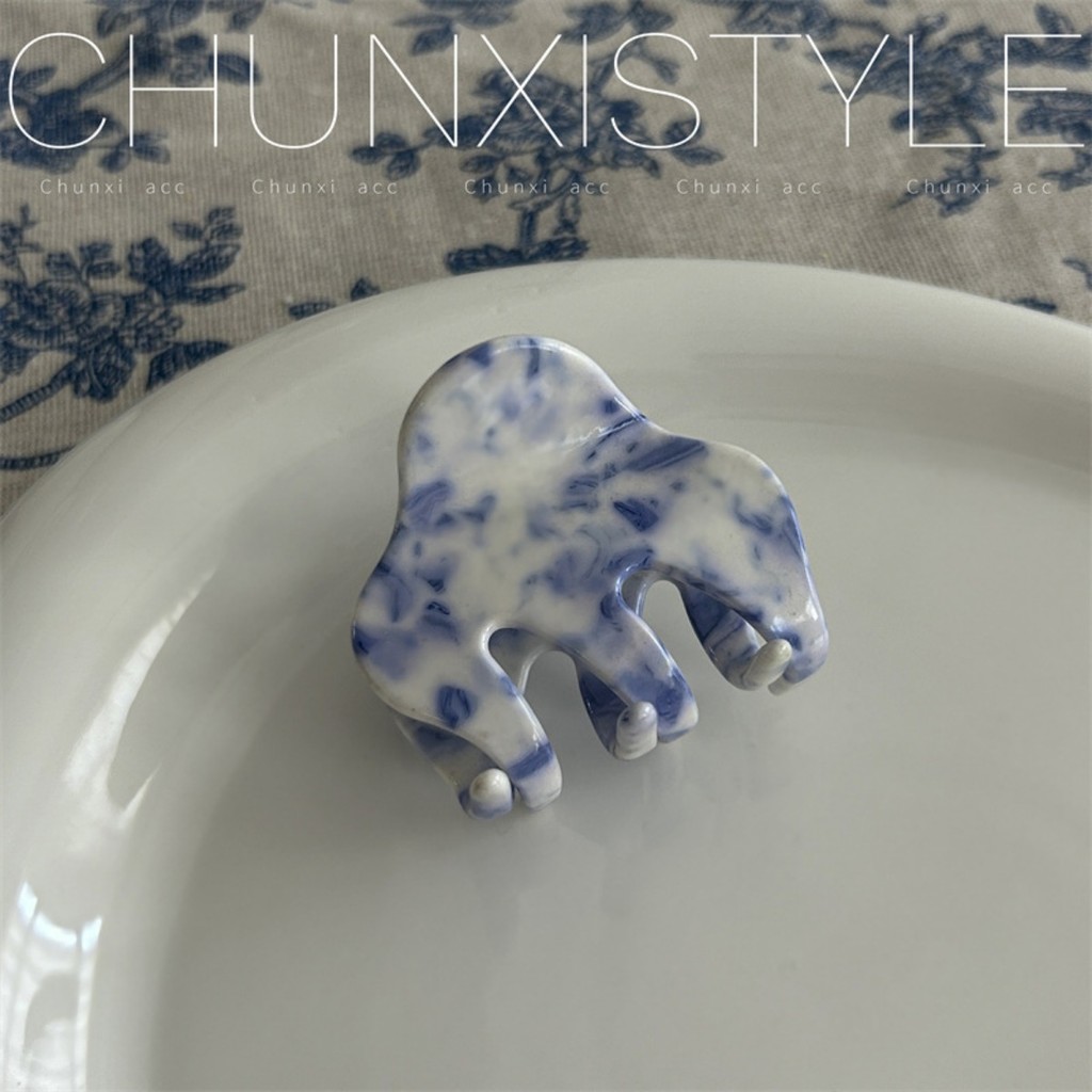 ✨✨✨ส่งฟรี ✨✨✨อิน ฝรั่งเศสเลียนแบบพอร์ซเลนสีฟ้าและสีขาวรูปแบบกรดอะซิติกขนาดกลางฉลามคลิปอารมณ์หวานที่เรียบง่ายกิ๊บปิ่นปักผมผู้หญิงแฟชั่นย้อนยุคเครื่องประดับ - รูปที่ 4