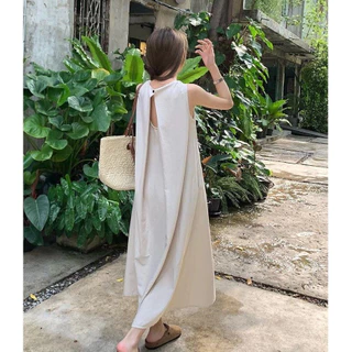 ชุดเดรสออกงาน คอกลมแขนกุด กระโปรงทรงเอ ดีเทลเว้าหลัง แต่งกระดุมตรงกลาง สีพื้นมินิมอล พรางหุ่น สีดำ #9712