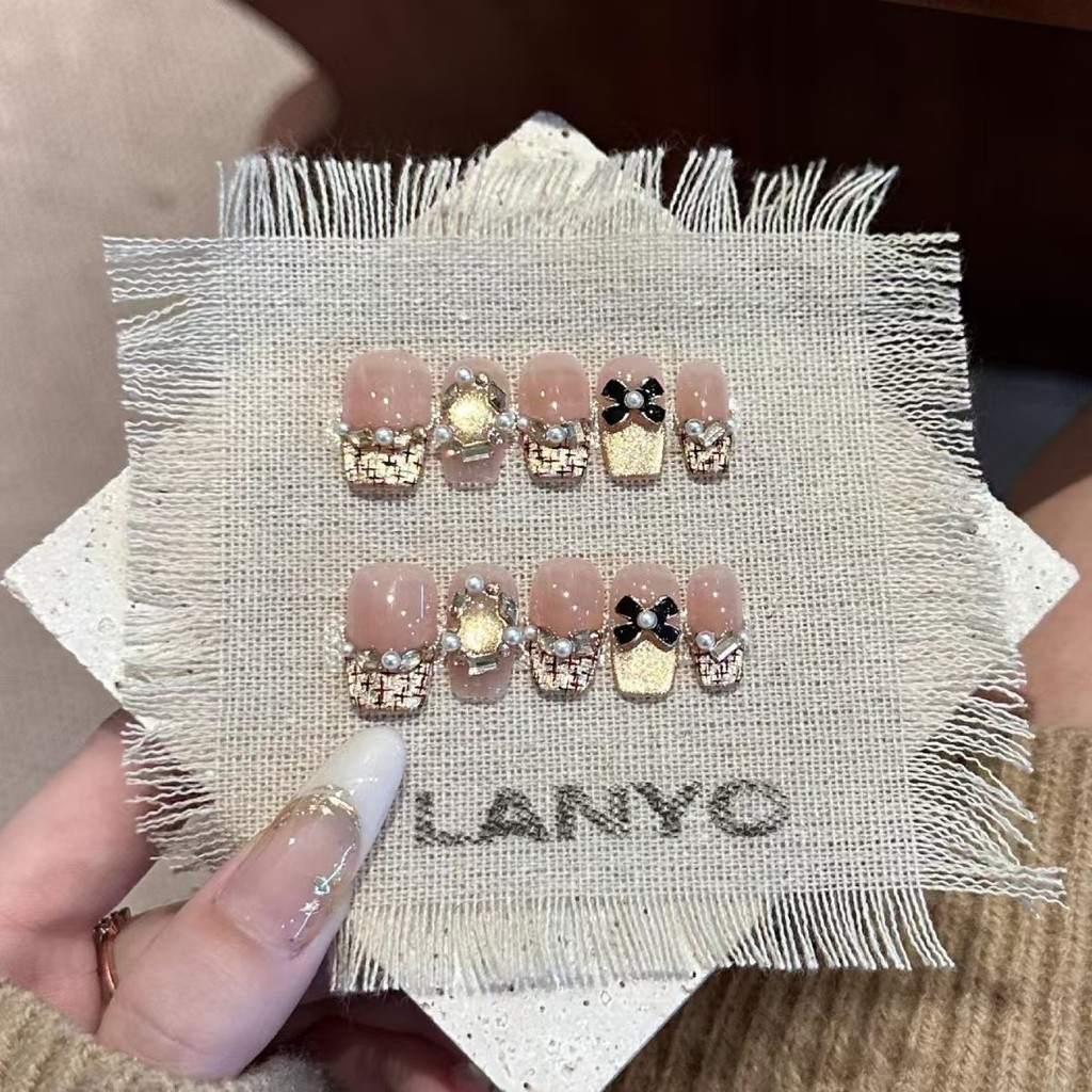100% handmade สั้น trapezoid นมเกาลัดกลิ่นหอมฤดูใบไม้ร่วงและฤดูหนาวไวท์เทนนิ่งเล็บปลอม Art reusable และถอดออกได้