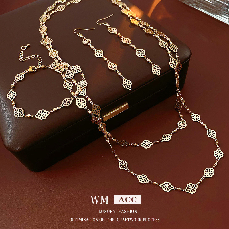 [มีในสต็อก] Rhombus Hollow stacked necklace French Retro Style sweater CHAIN