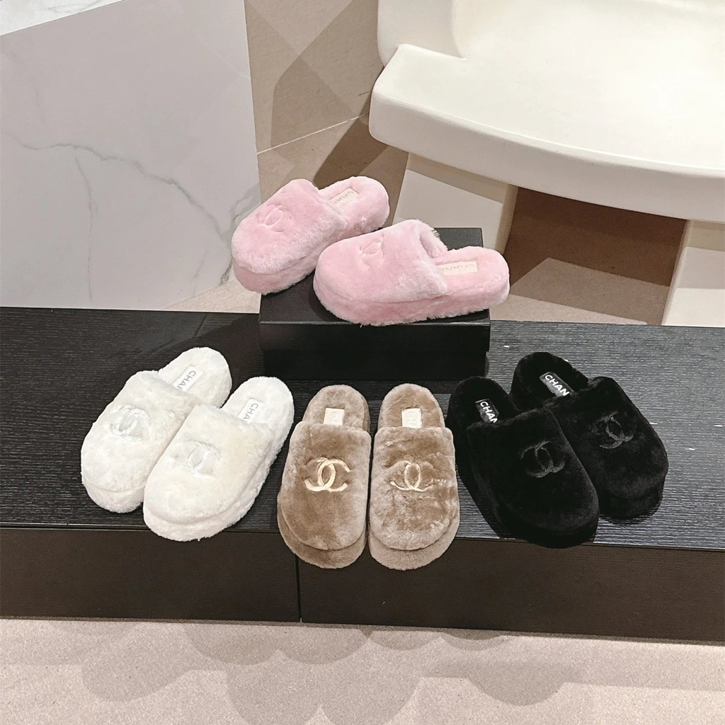 2024 สไตล์ใหม่ รองเท้าแตะหนังแกะขนแกะแบบรวมพื้นหนาจาก Chanel แบบ Double C อบอุ่นและเพิ่มความสูง ความ