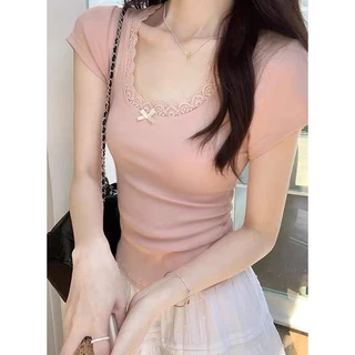 จัดส่งจากกรุงเทพ Slim fit T-shirtเสื้อยืดลูกไม้สไตล์เกาหลี แขนสั้น คอต่ำ โบว์น่ารัก เซ็กซี่