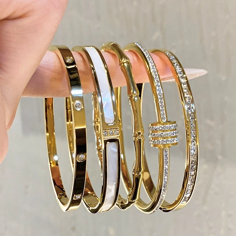 สร้อยข้อมือผู้หญิงTitanium Steel Zircon หรูหราไม่ซีดจาง