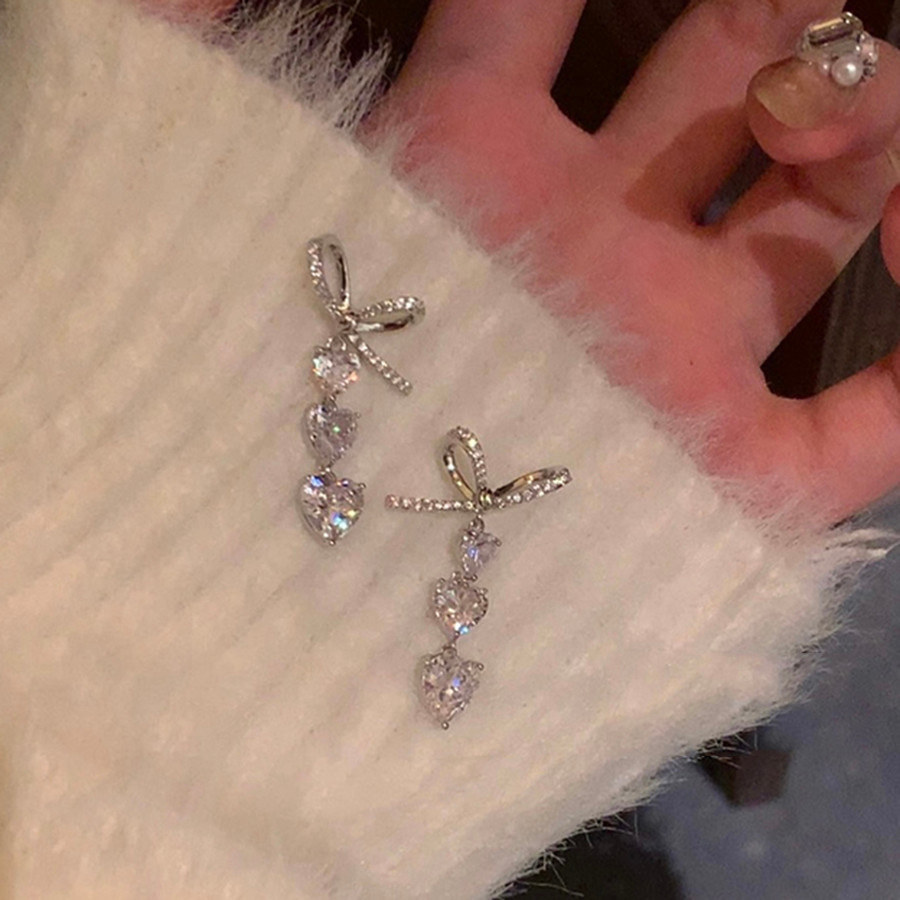 แฟชั่นหรูหรา Bow Love Rhinestone ต่างหูพู่สั้นหญิงสไตล์ Niche Design ความรู้สึกระดับไฮเอนด์