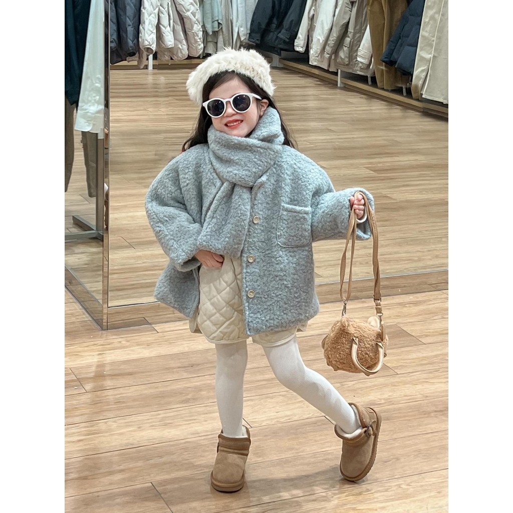 อารมณ์ของเด็กผู้หญิงในฤดูหนาว2024แสดงให้เห็นถึงแจ็คเก็ตผ้าฝ้ายสีขาวและสีน้ำเงินเสื้อโค้ทขนสัตว์ที่อบอุ่นหนา ~ แถมผ้าพันคอ
