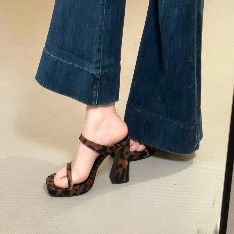 รองเท้าส้นสูงผู้หญิงเซ็กซี่ แบบเปิดนิ้วเท้า ส้นหนา ยาง สวมใส่ได้