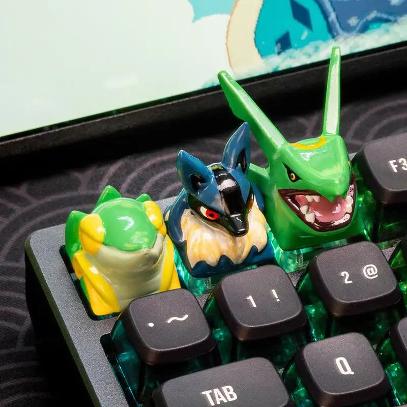 Pokemon Anime Character Keycap คีย์บอร์ดแบบกลไกเรซิ่น Stereoscopic Keycap Snivy Rayquaza Lucario