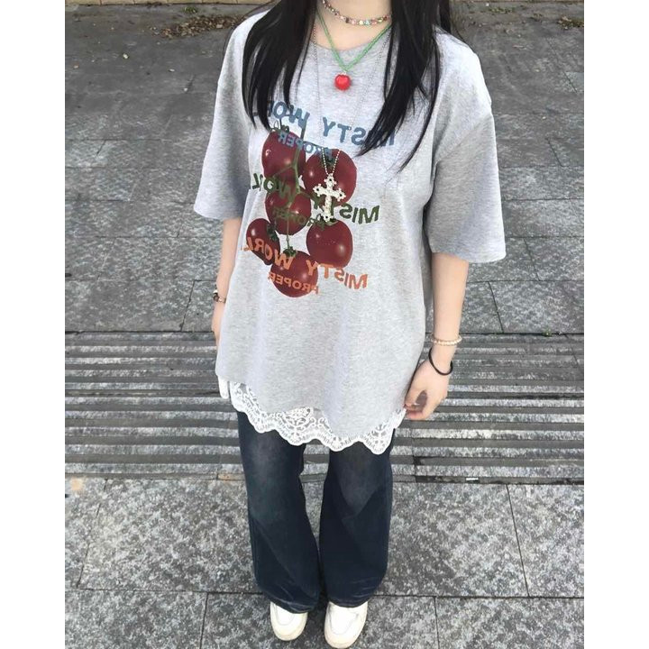 2025 เสื้อยืดแขนสั้นผู้ชายและผู้หญิงแฟชั่นเกาหลีรุ่นใหม่ฤดูร้อนพิมพ์มะเขือเทศ สบายและระบายอากาศได้ สีพื้น คอกลม
