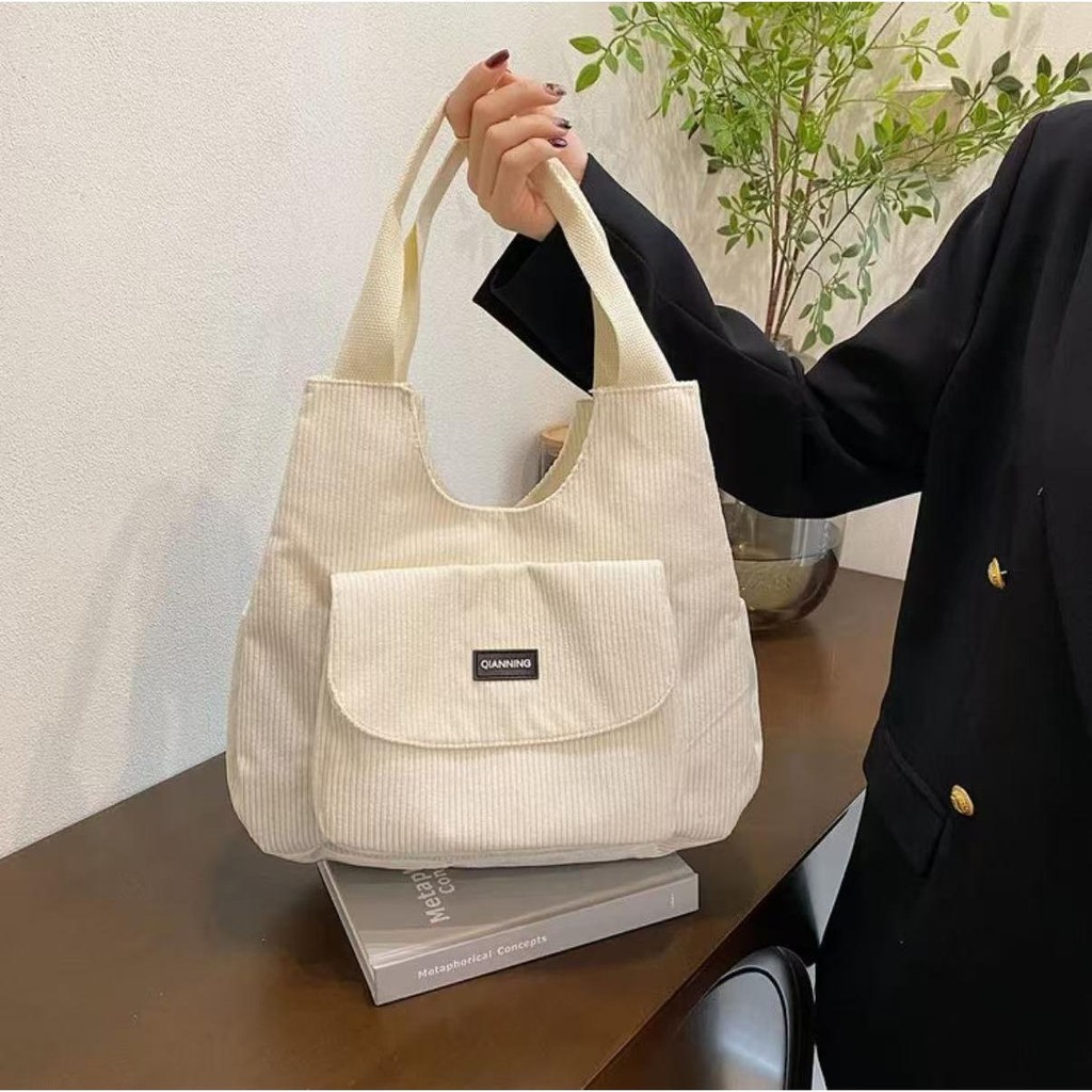 【พร้อมส่ง】miss bag fashion กระเป๋าสะพายไหล่ กระเป๋านาดใหญ่จุของได้เยอะ รุ่นฮิต เข้ากับทุกการ - รูปที่ 2