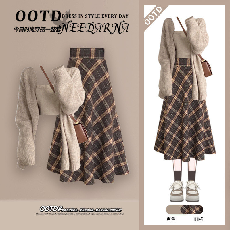 【Bess's house-bigsize】เสื้อคาร์ดิแกน+สายเดี่ยว+กระโปรงยาว，ฤดูใบไม้ร่วงกชุดแฟชั่นผู้หญิง2024ใหม่สไตล์เกาหลีแฟชั่น สายรัด เสื้อสเวตเตอร์ถัก ซอก เอวกระโปรงชุดสามชิ้น，ชุด set ผู้หญิง，ชุดผู้หญิง，