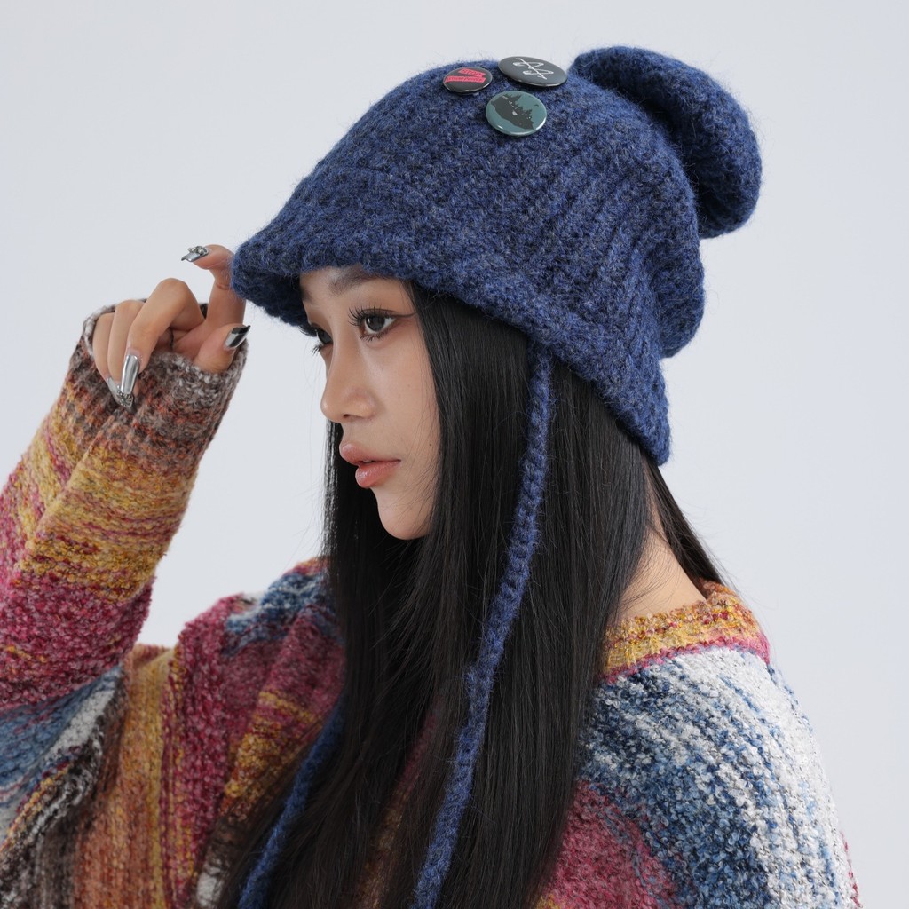Misskoi [คลังสินค้าพร้อม] หมวก Retro น่ารักหมวกทําด้วยผ้าขนสัตว์ผู้หญิงฤดูใบไม้ร่วงฤดูหนาวหนา Warm All-Match หมวกถักป้องกันหูเสื้อสวมหัวที่อบอุ่นหมวกเย็น