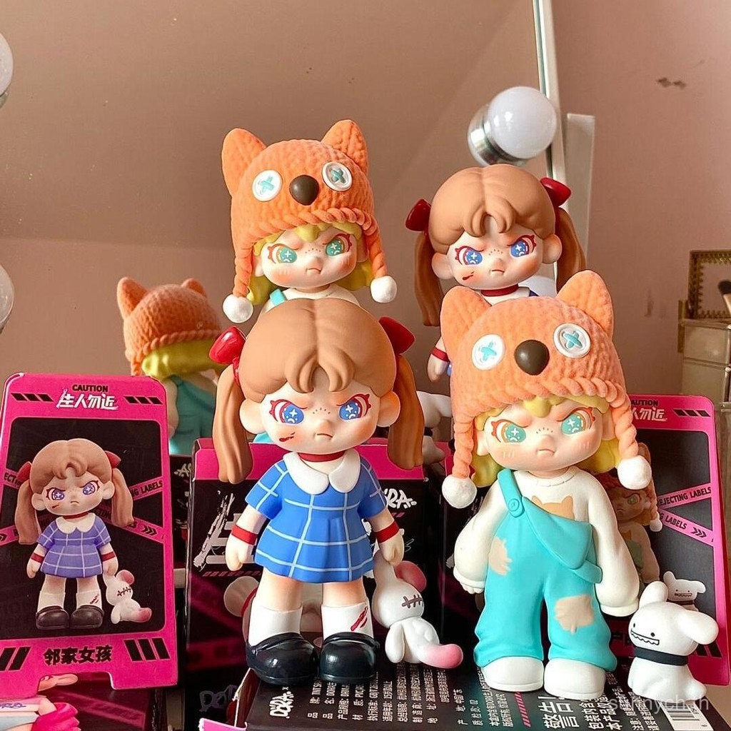 DORA Keep Away From Strangers Series น่ารัก Kawaii ฟิกเกอร์แอกชันลึกลับ ของขวัญคริสต์มาส [The Motherland Edition] ของขวัญ กล่องจุ่ม