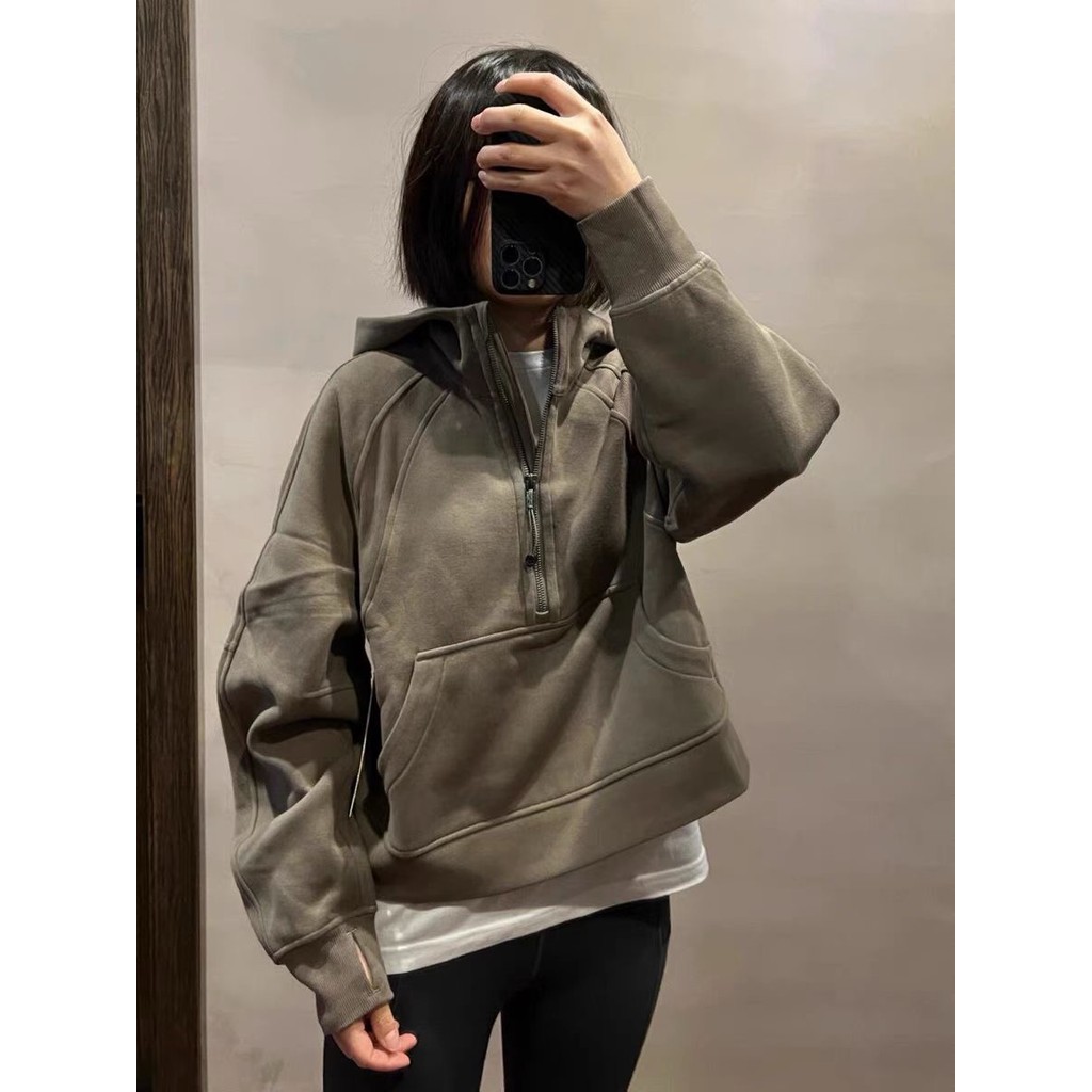 แจ๊กเก็ต Lululemon เสื้อสเวตเตอร์ซิปครึ่งสำหรับดำน้ำ สั้น แนวโน้มกีฬา ผ้าฟลีซหลวม ปักลาย มีฮู้ด สั้น 3238