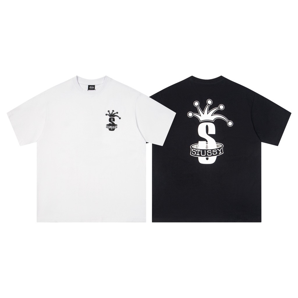ขายร้อนผ้าฝ้าย 100% สไตล์ใหม่ ** st *** ssy ** Loose Fit Crown Pattern Letter Print เสื้อยืดแขนสั้น Unisex