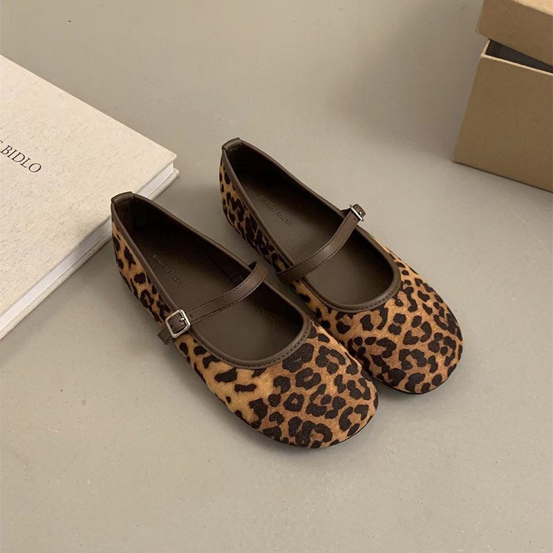 รองเท้าส้นแบนหัวกลมกลางแจ้งแฟชั่นสตรีและย้อนยุค