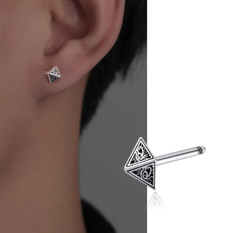 925 ต่างหูเงินอินเทรนด์ชาย Niche Design รูปแบบโรมัน High-End ไทเทเนียมเหล็กสกรู Twist Buckle ต่างหูหญิง