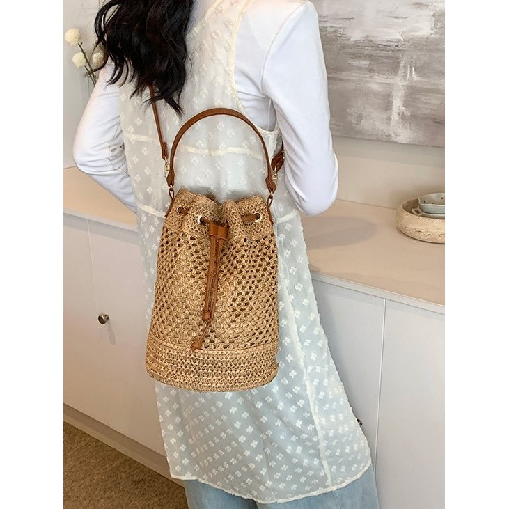 กระเป๋าสาน Bucket bag ทรงจีบ สายหนัง มีสายยาว P125