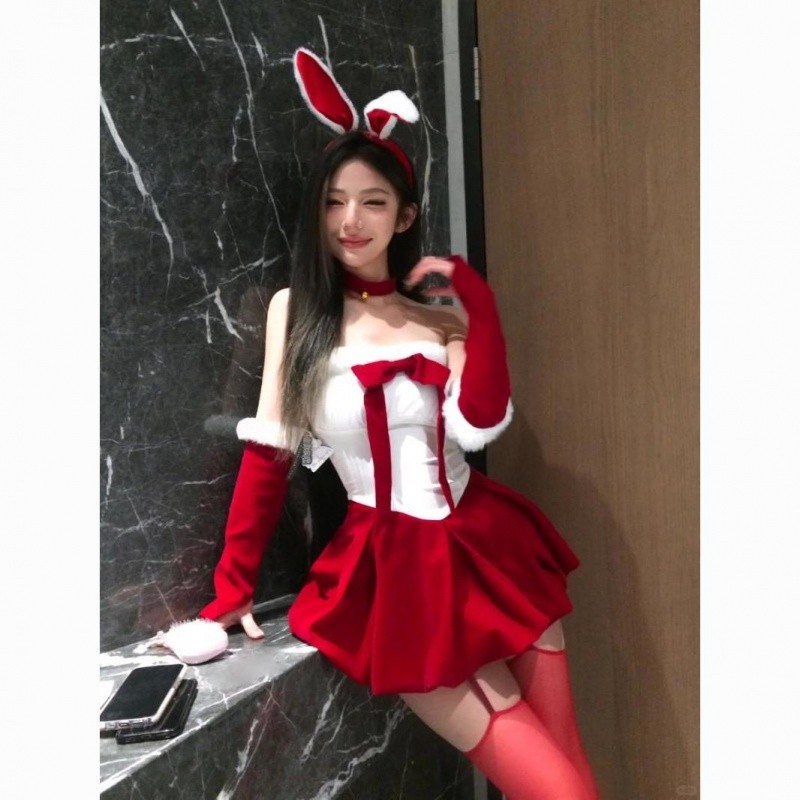ชุดคริสมาสต์ชุดคริสมาสต์กำมะหยี่หวานโบว์ชุดคริสมาสต์ชุดท่อด้านบนเปิดไหล่ดอกตูมสีแดงกระโปรงสั้นชุดคอสเพลย์