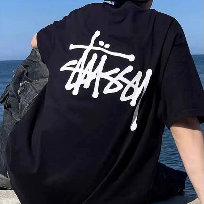 รูปแบบเป็นตัวอักษรสไตล์กราฟฟิตีสีดําพิมพ์เสื้อยืดผ้าฝ้ายแท้คอกลมแขนสั้นสวมใส่สบายระบายอากาศ ไม่จํากัดเพศ เตรียมจัดส่ง
