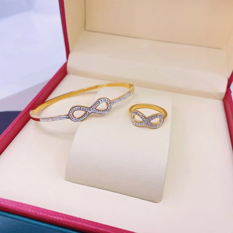 ชุดสร้อยข้อมือประดับเพชรเต็มวง 8 ชิ้น สวมใส่ได้ทุกวัน เหมาะสำหรับทุกโอกาส