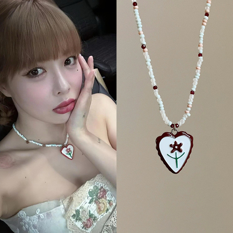 รักดอกไม้จี้ลูกปัดสร้อยคอหญิงแฟชั่น