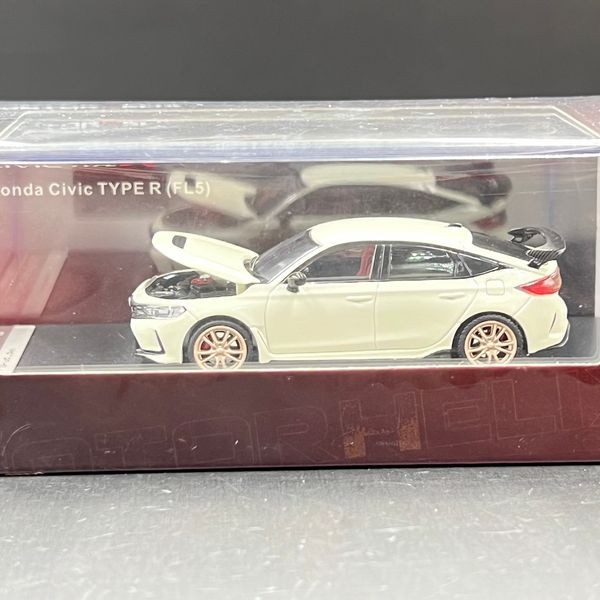 MOTORHELIX 1/64 Honda Civic Type R (FL5) Champion White (w/Mugen MF10 wheels)