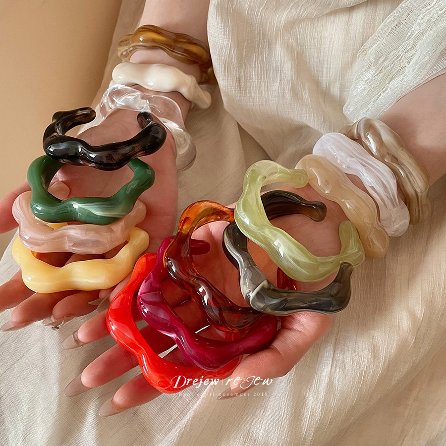 DREWEW อะคริลิครอยเปื้อนสร้อยข้อมือเปิดไม่สม่ําเสมอสร้อยข้อมือสดขนาดเล็กเรียบง่าย niche high-end sense ins เครื่องประดับมือ