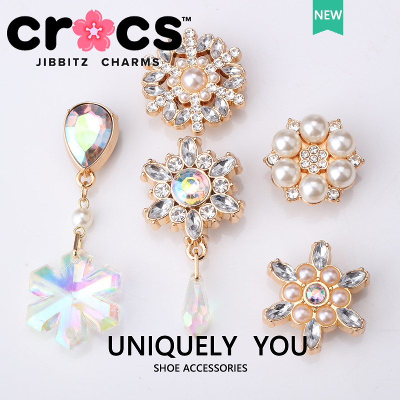 jibbitz crocs โลหะ จระเข้ เสน่ห์ หัวเข็มขัดหลุมรองเท้า อุปกรณ์เสริมรองเท้า ดอกไม้ เพชร จี้ ไข่มุก แฟชั่น จิ๊บบิท ตัวติดรองเท้า crocs