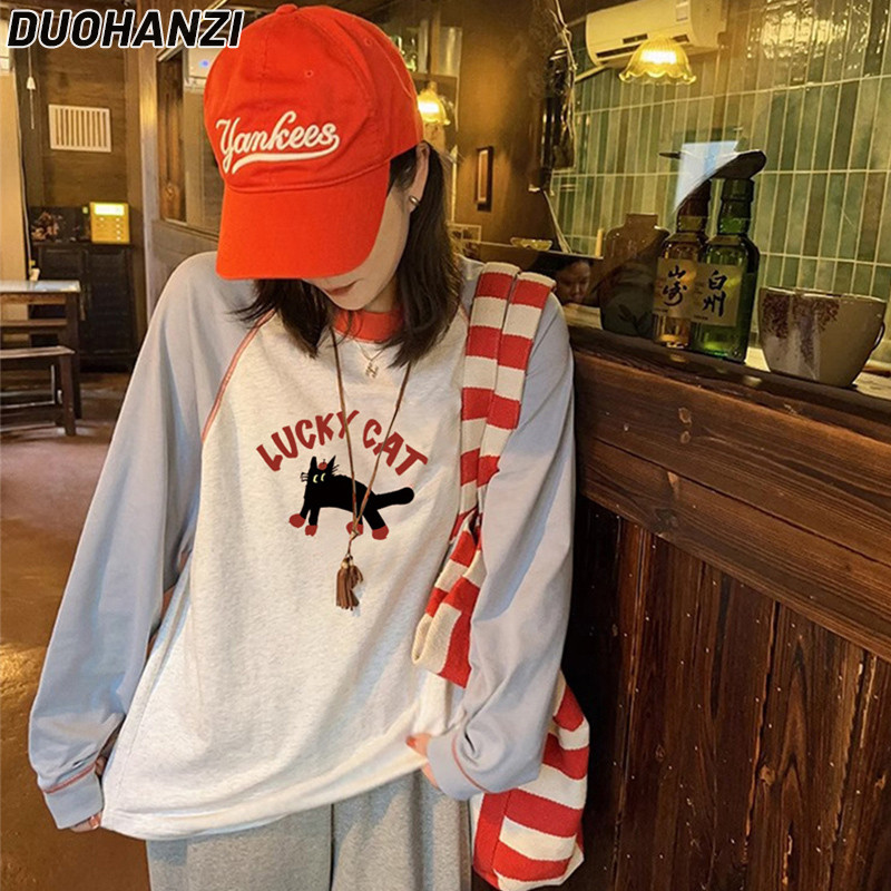 ดูโอฮันซี เสื้อยืดแขนยาวผู้หญิงพร้อมไหล่และสีตัดกันหลวมสไตล์เกาหลีสไตล์ขี้เกียจเสื้อแขนยาว