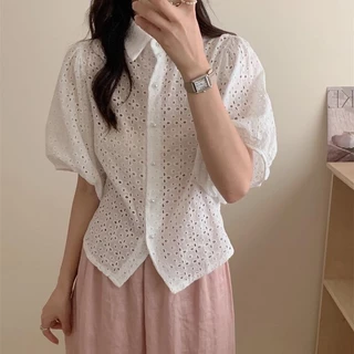 mimi&didi#เสื้อแขนสั้นสีขาวผ้าคอตตอนปักฉลุ เสื้อคอปกยืน กระดุมมุกผ่าหน้า มีริบบิ้น โบว์ให้ผูกช่วงเอว#W518