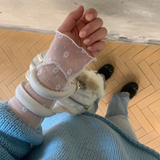 อิลกี้ ชั้นดอกไม้เล็กๆครีมกันแดดตาข่ายลูกไม้ครึ่งคอเต่าแขนยาวเสื้อยืดสําหรับผู้หญิง