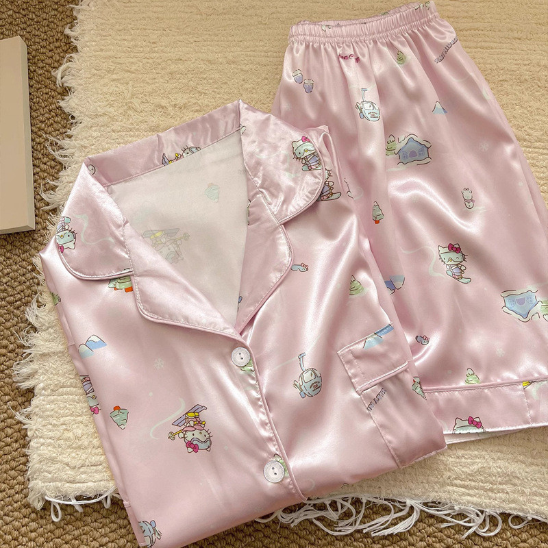ชุดนอนผ้าไหมน้ำแข็ง Hello Kitty สไตล์น่ารักสำหรับผู้หญิง แขนสั้น กางเกงขาสั้น ชุดนอน (40-72.5kg)
