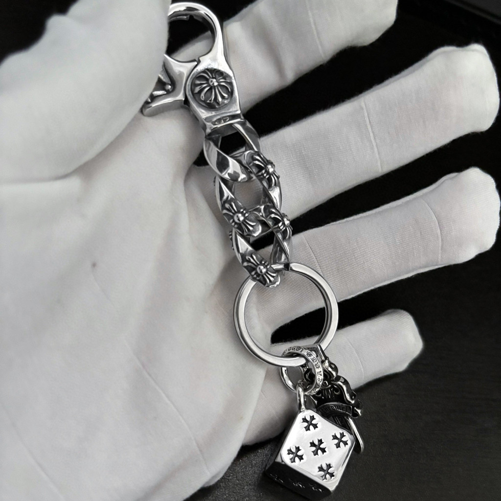 Chrome HEARTS Justice ลูกเต๋าพวงกุญแจ Retro Punk Rock อุปกรณ์เสริม Street Hip Hop พวงกุญแจคริสต์มาสของขวัญ 7110