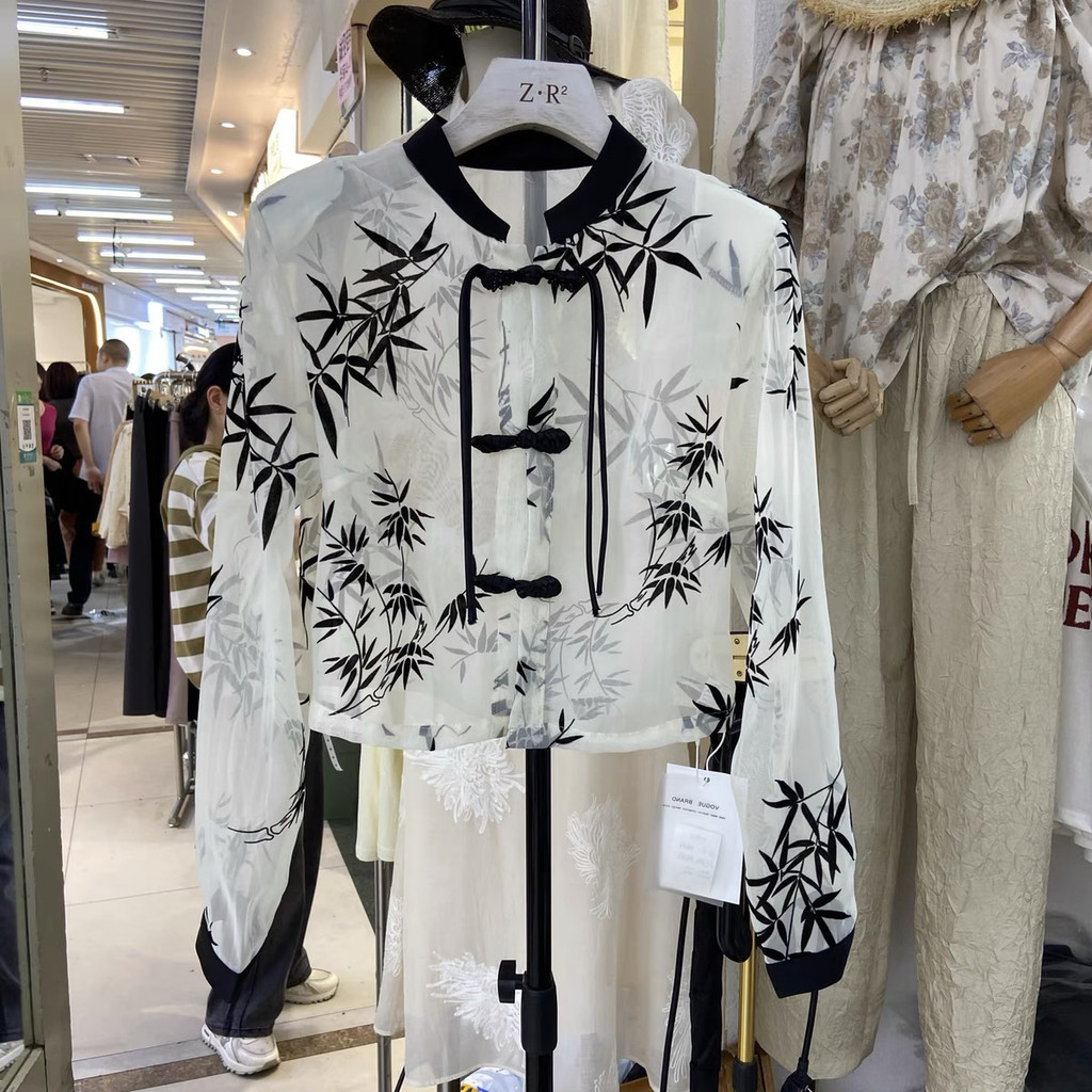 ภาพวาดหมึกเสื้อชีฟองผู้หญิงบางสไตล์จีนติดกระดุมด้านบน