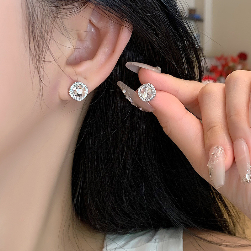 Cubic Zirconia ต่างหูไม่มีรูหูคลิปฝัง Rhinestone คลิปต่างหูโดยไม่ต้องเจาะ Minimalist ต่างหูเครื่องประดับ CEY675 ราคา ถูกที่สุด ดีลบีเคเค แกลเลอรีภาพที่ 7