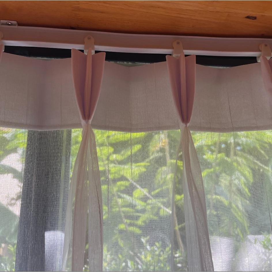 แนะนำ ผ้าม่าน ผ้าม่านโปร่งจีบ ขนาด 1.0 เมตร เป็นผ้าม่านที่มีการตัดเย็บแบบจีบและใช้ผ้าโปร่งแสง สวยหรู ทันสมัย ราคาพิเศษ มีเก็บเงินปลายทาง