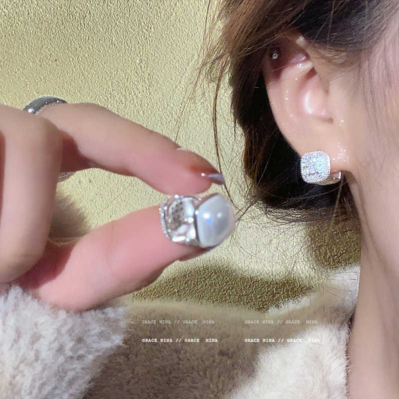 [มีในสต็อก] เกาหลีอารมณ์ AB Sugar Cube Pearl Earrings