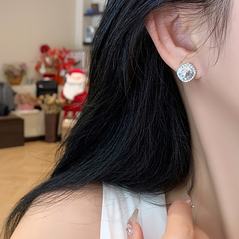 Cubic Zirconia ต่างหูไม่มีรูหูคลิปฝัง Rhinestone คลิปต่างหูโดยไม่ต้องเจาะ Minimalist ต่างหูเครื่องประดับ CEY675 ราคา ถูกที่สุด ดีลบีเคเค แกลเลอรีภาพที่ 4