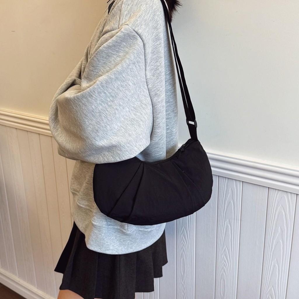 พร้อมส่งในไทย Uniqlo มีป้ายห้อย กระเป๋าสะพายสำหรับผู้หญิง ผ้าสวยนุ่มนิ่ม กำลังฮิต ตามเทรนสุดๆ - รูปที่ 2