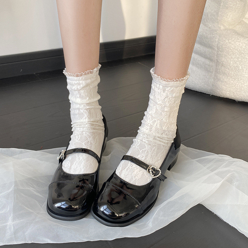 รองเท้าหนังส้นหนาสีแดงสไตล์เรโทร รองเท้า Mary Janes หนังสิทธิบัตรหัวกลมสไตล์ฝรั่งเศส