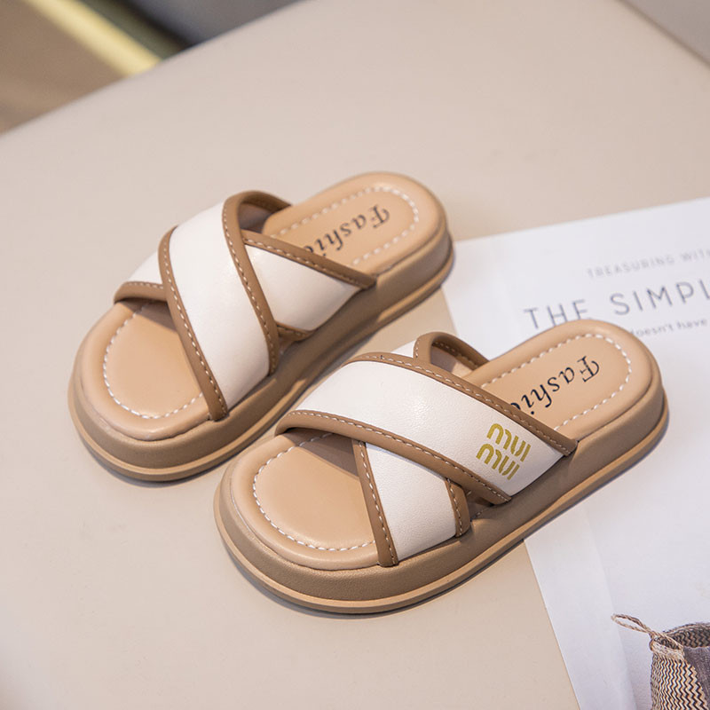 2025 ฤดูร้อนเด็กใหม่รองเท้าแตะสําหรับสาวแฟชั่นสไตล์เกาหลีด้านล่างนุ่มกันลื่นอเนกประสงค์เจ้าหญิงลําลองรองเท้าชายหาดข้างนอก - รูปที่ 2
